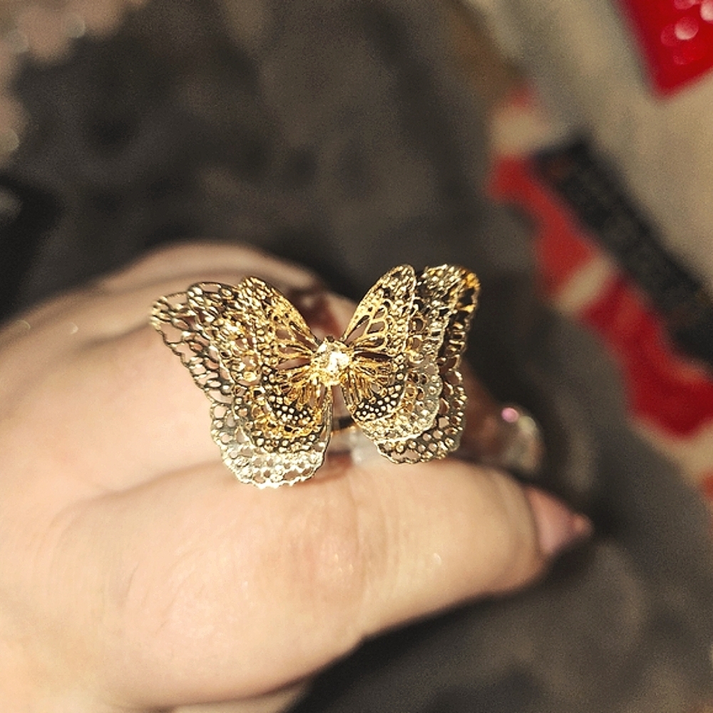 This is a rare find LADIES!!This is a gold plated on Sterling silver, BUTTERFLY!